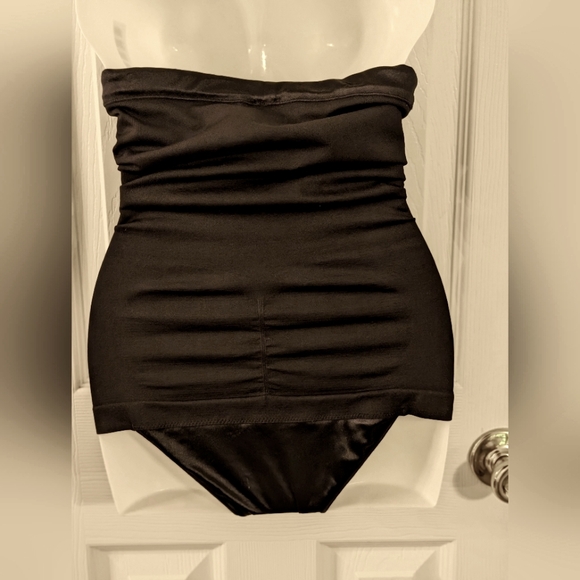 Spanx Body Shaper. M - Picture 2 of 6